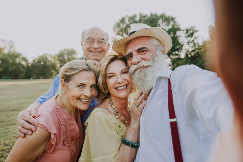 dbaj o przyszłe zdrowie seniorów - weseli seniorzy